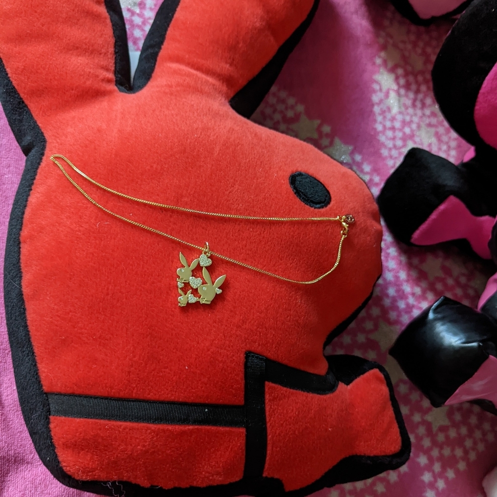 playboy gold charm 3bunny 3heart necklace